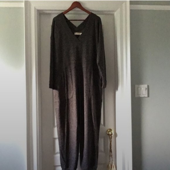 NWT LATTELOVE Cloud Jumpsuit ultra soft hacci fabric Size L - Picture 1 of 9